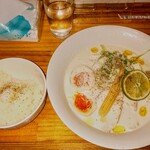 ラーメン あんず - 白い冷製麺 ＋ ミニチーズごはん