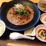 Unsui Rou - 冷し坦々麺定食 800円
                        9月末までの限定メニュー