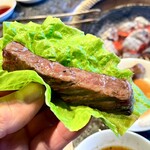 グルメリア但馬 - サンチュで巻いたら食べ易いと思われるかもしれないが……これだけ量か有ると変わらない(^_^;) ŧ‹"(๑´ㅂ`๑)ŧ‹"