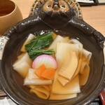 花山うどん - これを食べるために来たのでめんはもちろん鬼ひも川を選択。