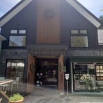 菓子工房フラノデリス - 正面ですが出口