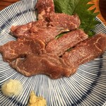 大衆ホルモン・やきにく 煙力 - 赤身の馬刺し