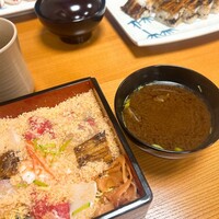 菊水 桜町本店 - ちらし寿司と赤だし