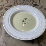 西洋食倶楽部　カン月 - ピーマンのポタージュ。優しいお味