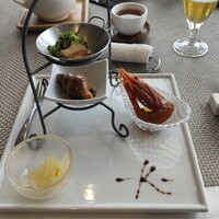華湘 東武池袋店 - 旬の味覚とフォアグラ入りの本日のおすすめ前菜