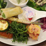 プラス オモ ギャラリー - ハンバーグと副菜いろいろプレート