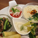 プラス オモ ギャラリー - ハンバーグと副菜いろいろプレート