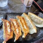 愛と情熱のらーめん屋 皐月亭 - ラーメン餃子セット美味い！