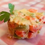 トラットリア ガバチョ - サーモンマリネとアボカドのタルタル