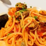 トラットリア ガバチョ - ムール貝・アサリ・海老・イカ・ホタテのトマトソースペスカトーレ②