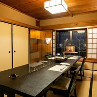 入店人数や席間隔の調整