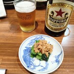 酒場オムロ - 瓶ビール　赤星、つき出し
