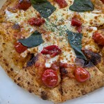 ピザドゥ - ミニトマト、フレッシュバジルにたっぷりチーズ