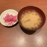 埼玉漁港 海鮮食堂 そうま水産 - 漁師の昼メシ　1,100円　のあら汁と漬物