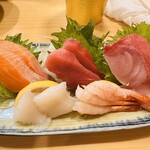 や台ずし - 刺盛五点 (槍烏賊、鮪赤身、鰤、サーモン、甘海老)