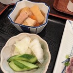 友良 - 小鉢の肉じゃがと漬物