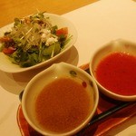 菅乃屋 - 「大地」のサラダとそれにつくゴマドレとトマトドレ