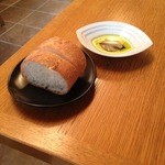 坂の上レストラン - パンとオリーブオイル