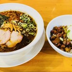 麺処M - 辛とんこつラーメン850円＋チャーシュー丼380円＝合計1,180円