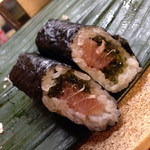 十三 すし屋台 - 海ぶどうと鮪の細巻き