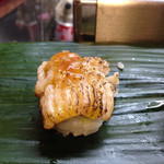 十三 すし屋台 - 活けはも炙り