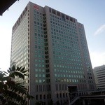 新大阪ニッセイビル１F。　新大阪駅付近のスタバは、３軒。