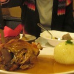 Heilig-Geist-Spital - シュバインスハクセ（バイエルン地方の郷土料理、骨付き豚のスネ肉煮込み）