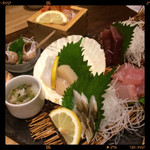 旨い屋 - 刺身盛合せ 590円