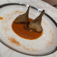 ル・トリアノン - アーティチョークのフリット　駿河湾産桜海老のデクリネゾン