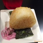 追加注文したのは味噌おにぎり。In the rice(略してITR)wwしようと思ったのですが、味噌が甘くて美味しかったためほとんどはそのまま食べてしまいました！
          
          最後まで飽きず、とても美味しく頂きました( ๑╹◟ ॢ ˂̶͈๑ )♡
          食べ過ぎた（笑）