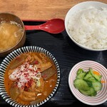 もつ煮本舗 まるさん食堂 - 辛もつ煮定食
