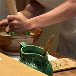 米増 - 蓼の葉をゴリゴリ、若者ご苦労様