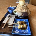 cafe 蓮花 - やっぱりみたらし団子が美味しい(*´ω｀*) 黒みつかき氷には練乳がオススメとのことです！