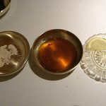 宮廷焼肉 千の花 - つけだれは3種。