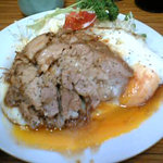 とんかつ八千代 - チャーシューエッグ定食。どうだ〜〜！w