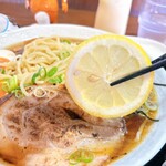 明神そば - レモンの輪切りが、とても涼し気(*^^*)