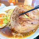 明神そば - このカリッとした表面のチャーシューが
悪魔的に美味しくて(⃔ ꒪꒳꒪̟ )⃕↝