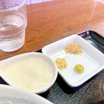 明神そば - トロロと、少しの薬味で
いろいろと味変が楽しめます◎