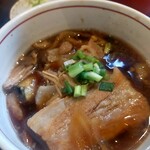 村山 満月うどん - きのこたっぷりの肉汁