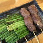 焼きとんまるいち - ニンニクの芽と上タン