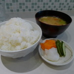 丸山吉平 - 飯、漬物、豚汁。大切なキャストたちです。漬物の有料化は本当に残念ですね・・