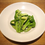 スガハラ - 米沢野菜のグリーンサラダ（ブロッコリー + ズッキーニ + アスパラガス + いんげん + スナップエンドウ + 絹さや）