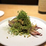 マンサルヴァ - 出た！名物のメインサイズ温前菜(^^)
      圧倒されるボリューム感なのですが、コースの最後には不思議と無理なくお腹に収まっている気がする（笑）
      烏賊の中に詰まっている鱈も、掛かっている青海苔も、絶妙です♪