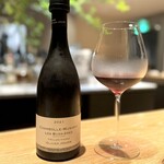 マンサルヴァ - さすがのオリヴィエ・ジュアン。
      村名ながら畑名付きかつV.V.ですから、チャーミングな果実味を備えつつ、複雑さも奥行きも良き。
      ボリュームのトーンが、鴨の味わいのそれとシンクロして好相性♪