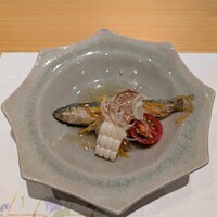 鮨 功 - 稚鮎 南蛮漬け：プチトマト、とうもろこし、茗荷。