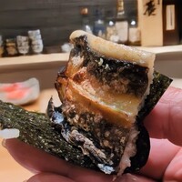 鮨 功 - うなぎ：大将が熱々の鰻を焼き海苔に巻いて手渡されます。美味いッ！
