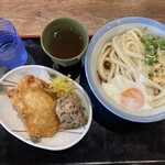 うどん村 - 温玉ぶっかけ中630円　とり天200円　大葉と塩昆布140円