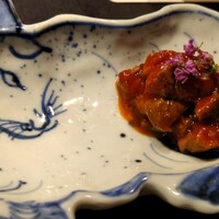 肉 希々 - タタキの卵黄山わさび和え？