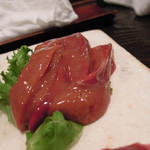 酒盃 - 比内地鶏の鶏さし　ズームアップ