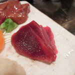 酒盃 - 比内地鶏の鶏さし　ズームアップ